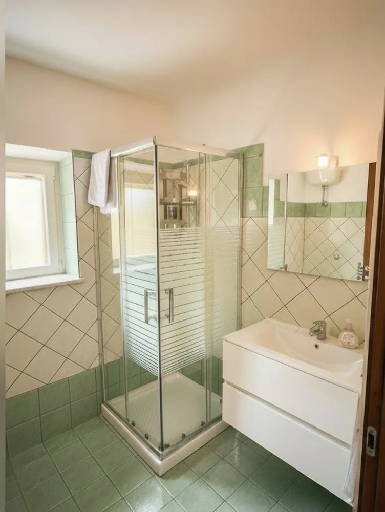 Casa Vichy, bagno con doccia