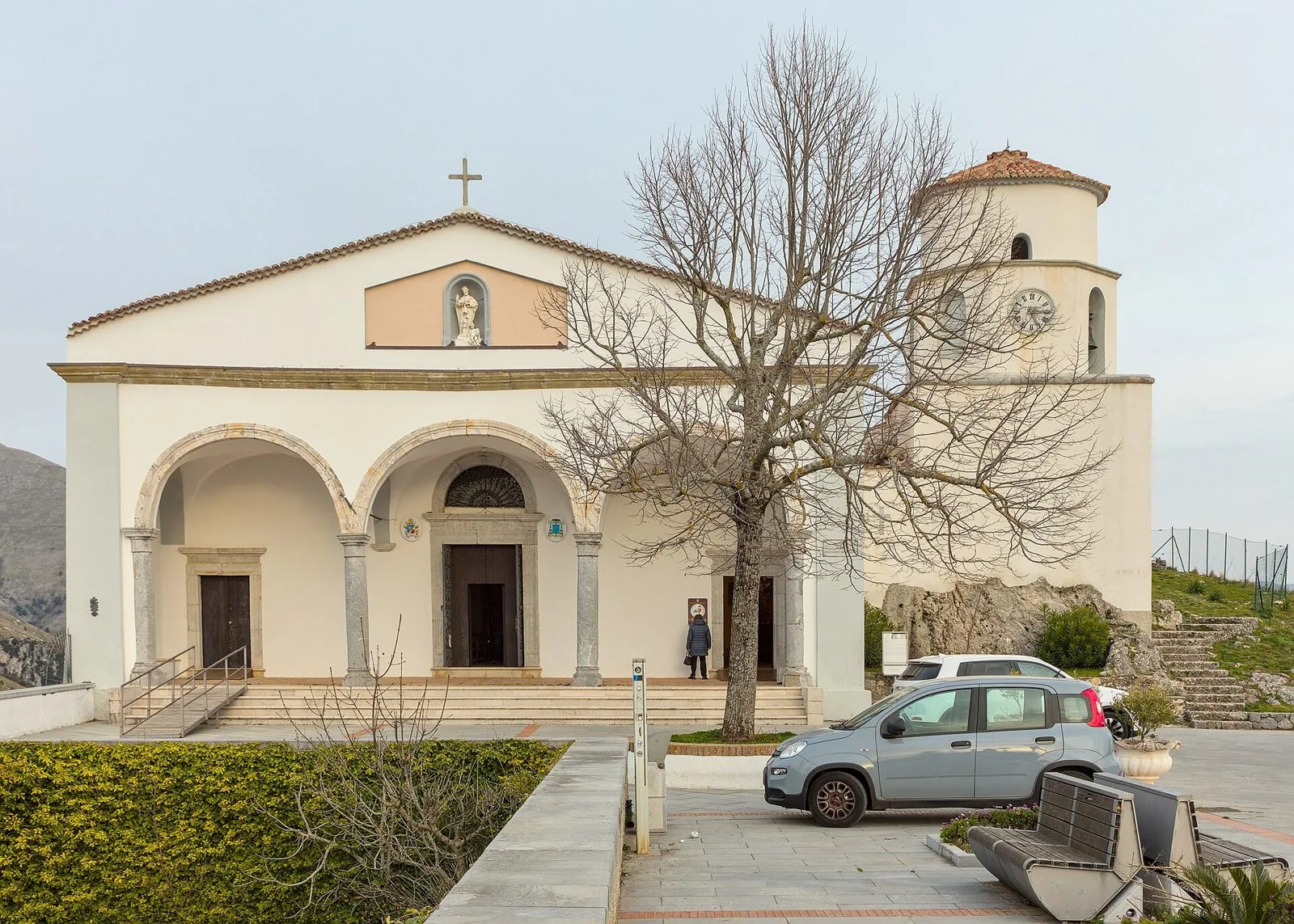 La facciata della Basilica di San Biagio sulla cima del Monte San Biagio a Maratea